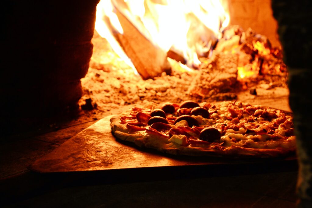 Pizza cuite au feu de bois Taiga pizza